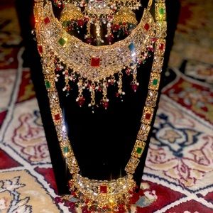 STUNNING 4 piece Pakistani bridal jewelry set 😍